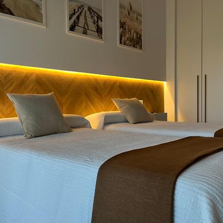 Hostal Parador De Los Llanos Torreorgaz Екстер'єр фото