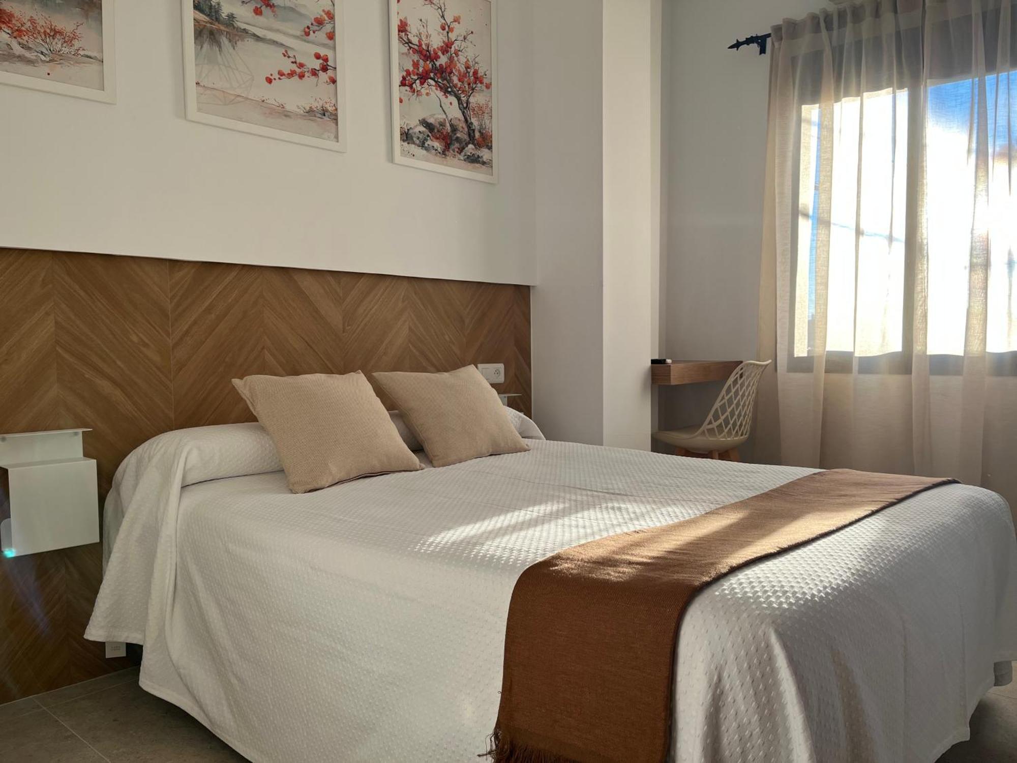 Hostal Parador De Los Llanos Torreorgaz Екстер'єр фото