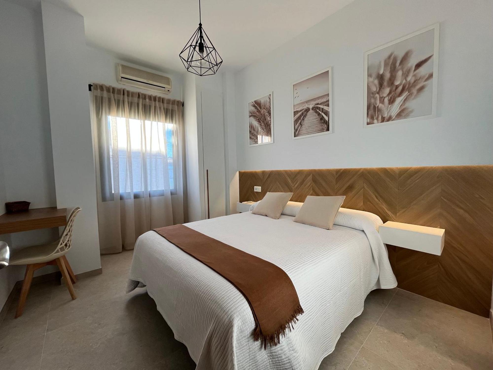 Hostal Parador De Los Llanos Torreorgaz Екстер'єр фото