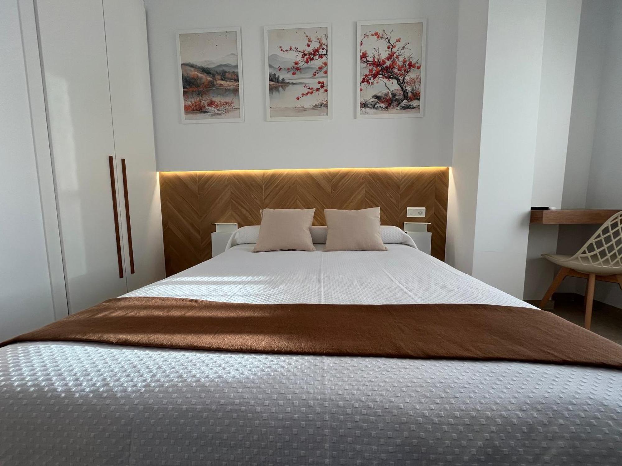 Hostal Parador De Los Llanos Torreorgaz Екстер'єр фото