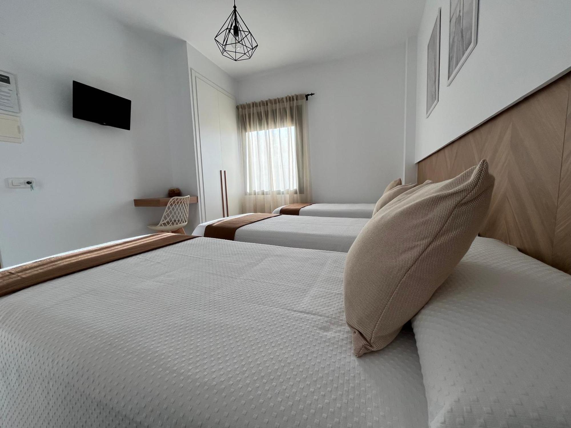 Hostal Parador De Los Llanos Torreorgaz Екстер'єр фото