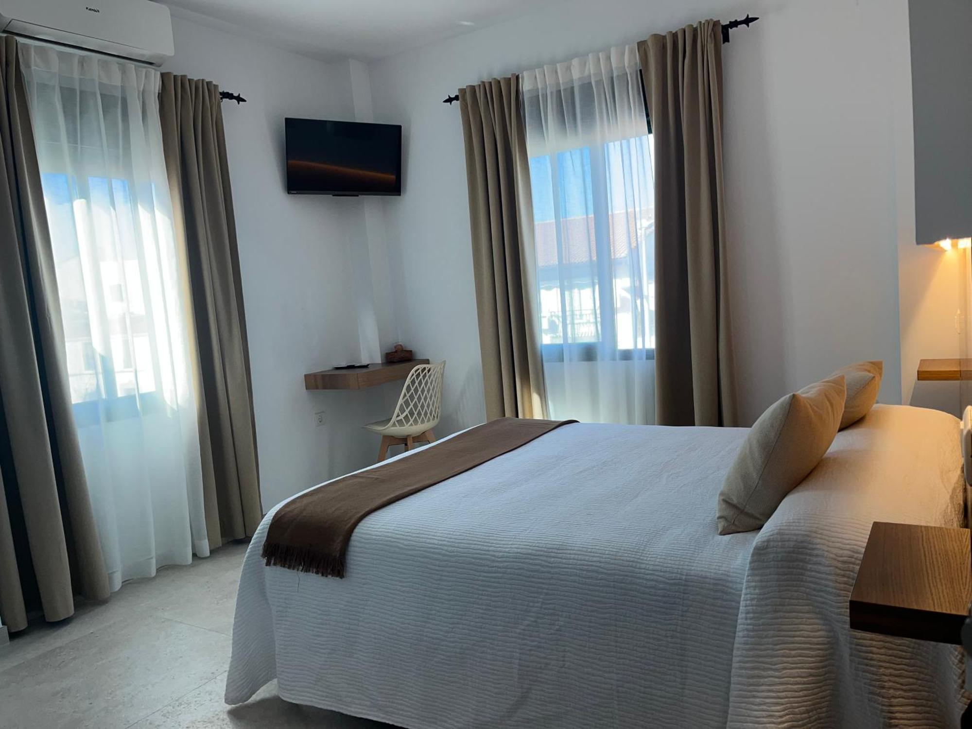 Hostal Parador De Los Llanos Torreorgaz Екстер'єр фото