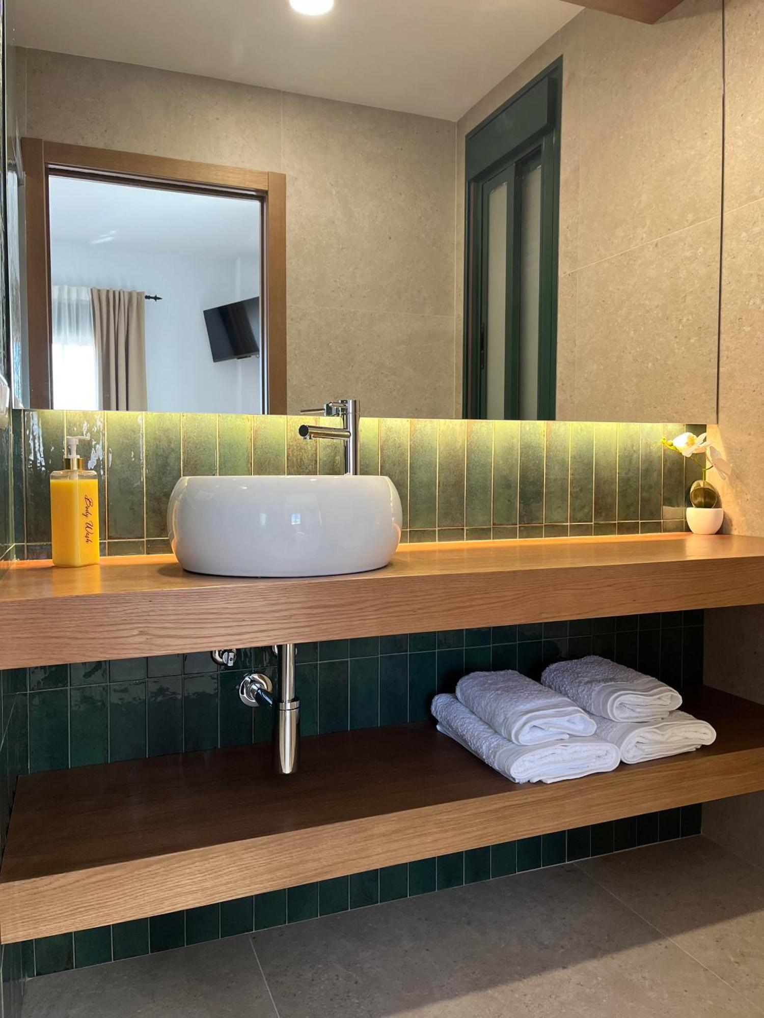 Hostal Parador De Los Llanos Torreorgaz Екстер'єр фото