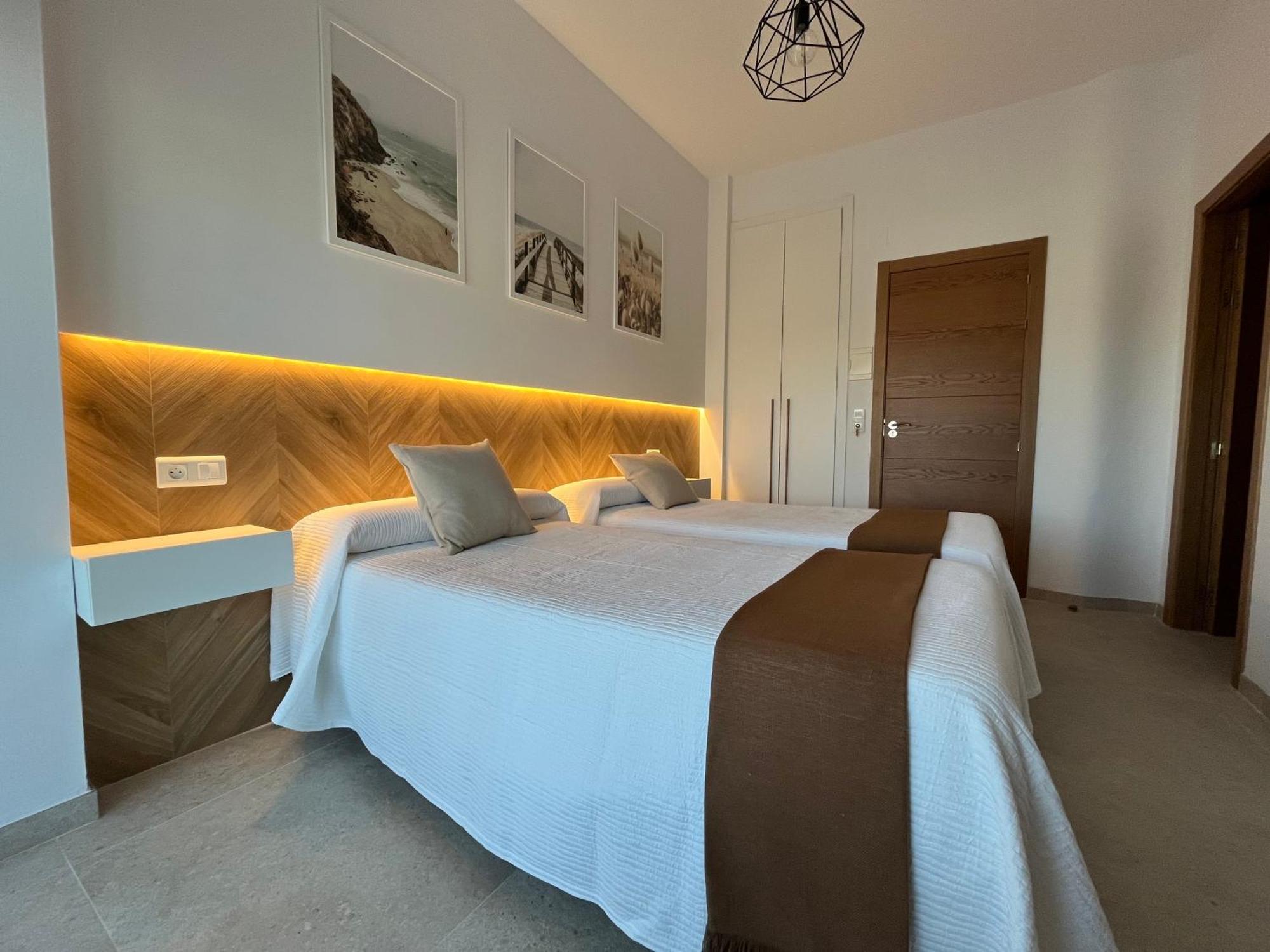 Hostal Parador De Los Llanos Torreorgaz Екстер'єр фото