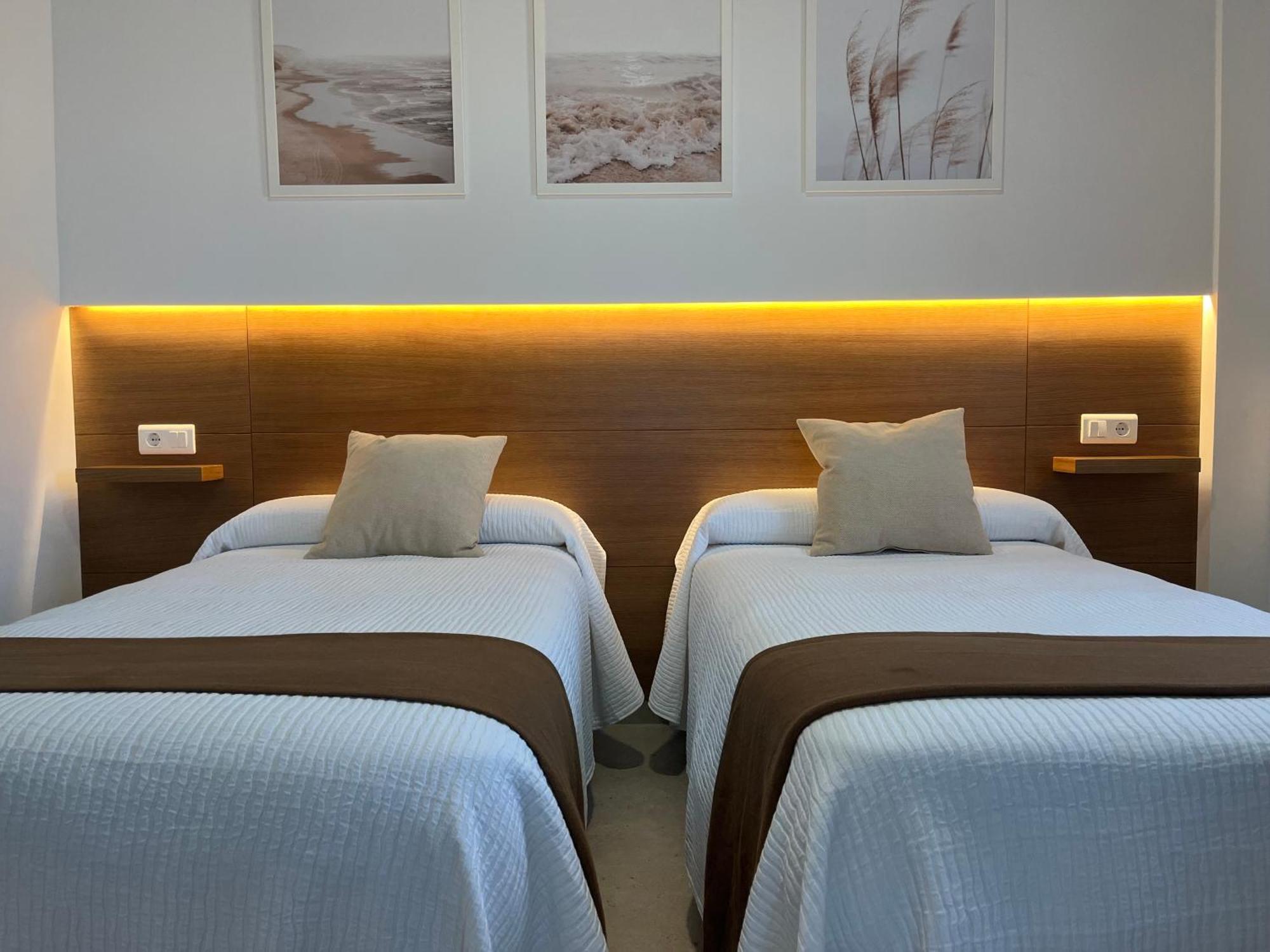 Hostal Parador De Los Llanos Torreorgaz Екстер'єр фото