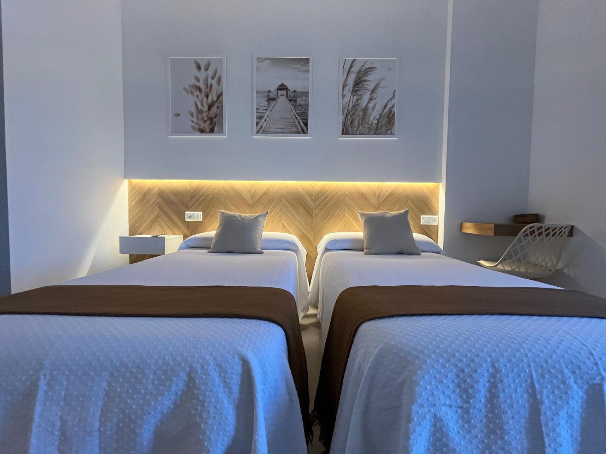 Hostal Parador De Los Llanos Torreorgaz Екстер'єр фото
