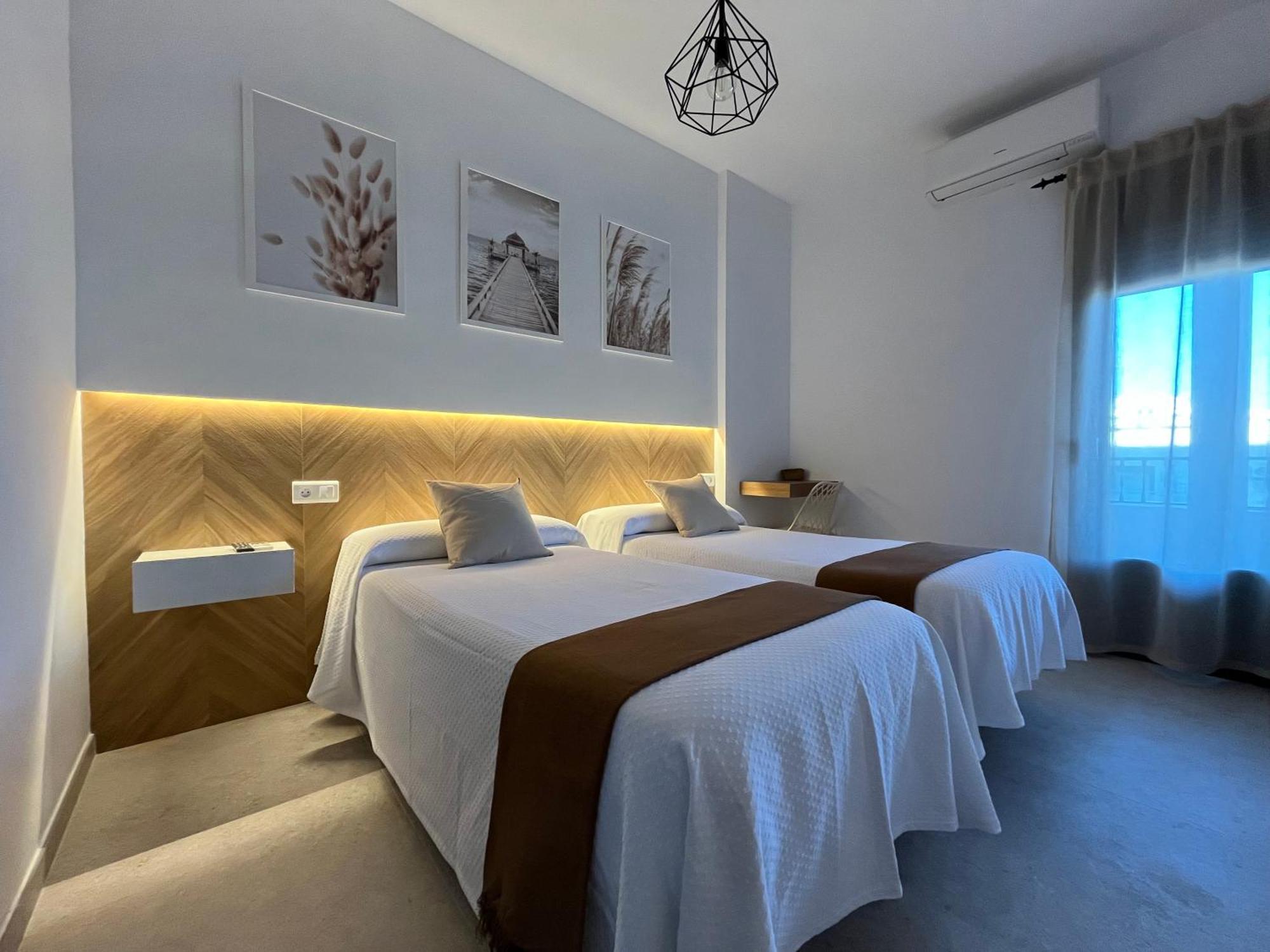 Hostal Parador De Los Llanos Torreorgaz Екстер'єр фото